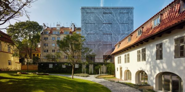 El 15 de setembre es va inaugurar el complex residencial Obecni Dvur amb la presència de Ricardo Bofill.